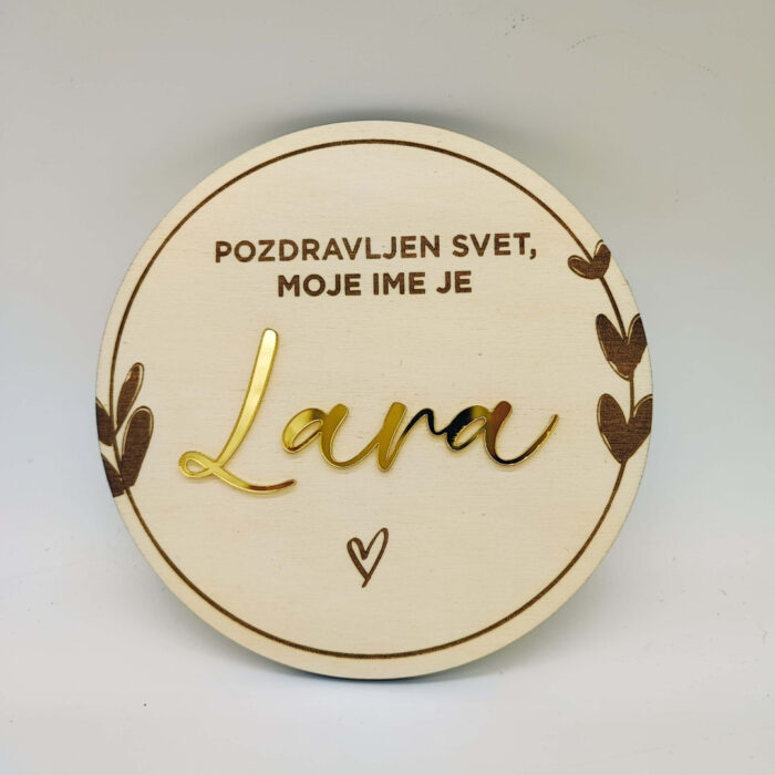 Lesena oznanitvena kartica - pleksi gold