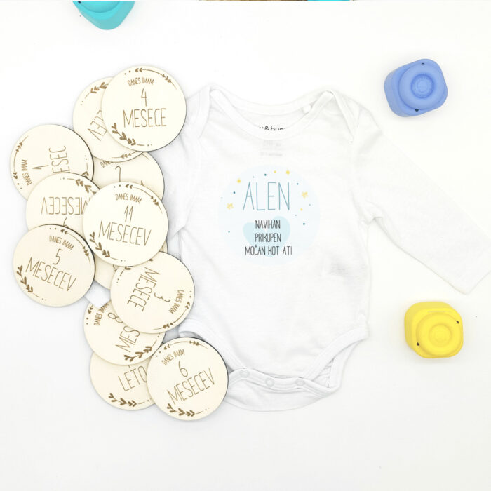 Prvi paketek - milestone kartice in bodi-srček moder